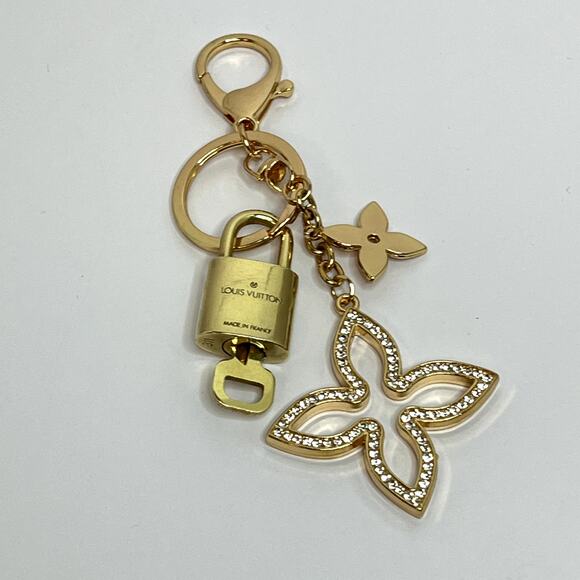 Louis Vuitton Lock & Key Set # 311 with a Flower Keychain - Picture 2 of 4